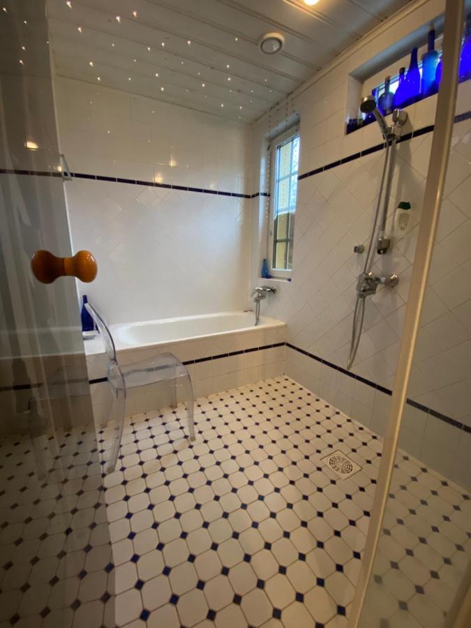 Room In Villa Emilia Еспоо Екстериор снимка